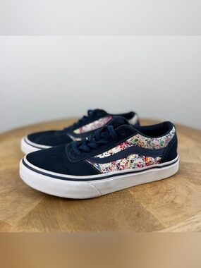 •VANS• Kids blue suede and floral shoes size 2Y